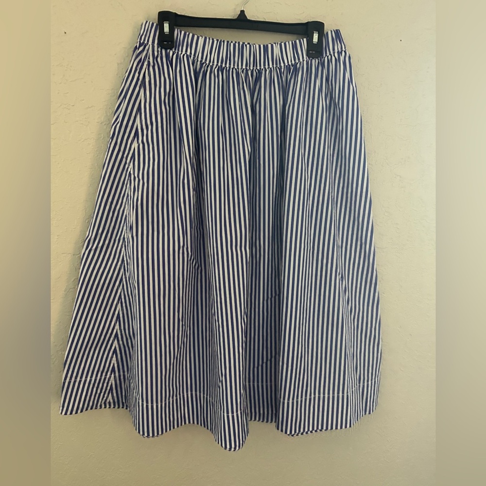 Women’s size large! Brand new white and blue skirt with pockets